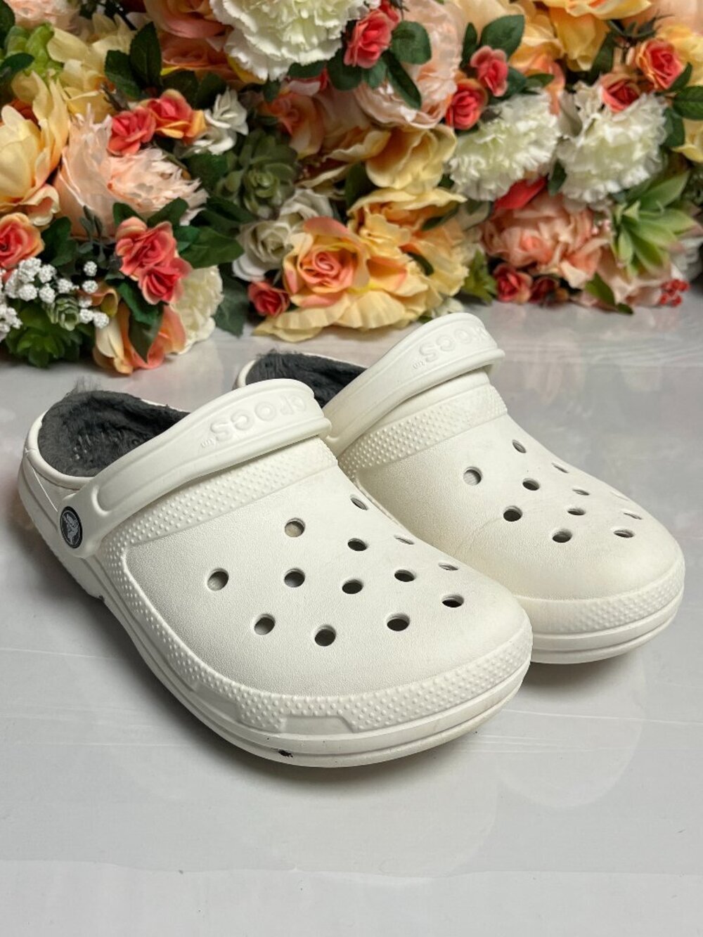 Crocs Dual Comfort Fleece Lined White Clogs Women’s 6 Men’s 4